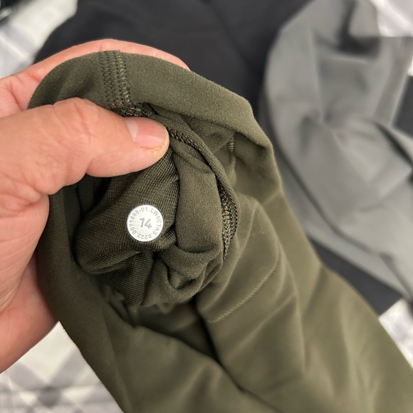 Lululemon cropped leggings green color women’s size 14 - Picture 3 of 6